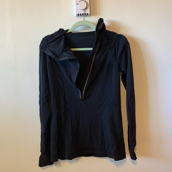 Lululemon running long sleeve. Size 8. - Picture 2 of 5